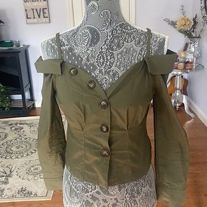 GREEN CUT OUT SHOULDER BUTTON UP TOP